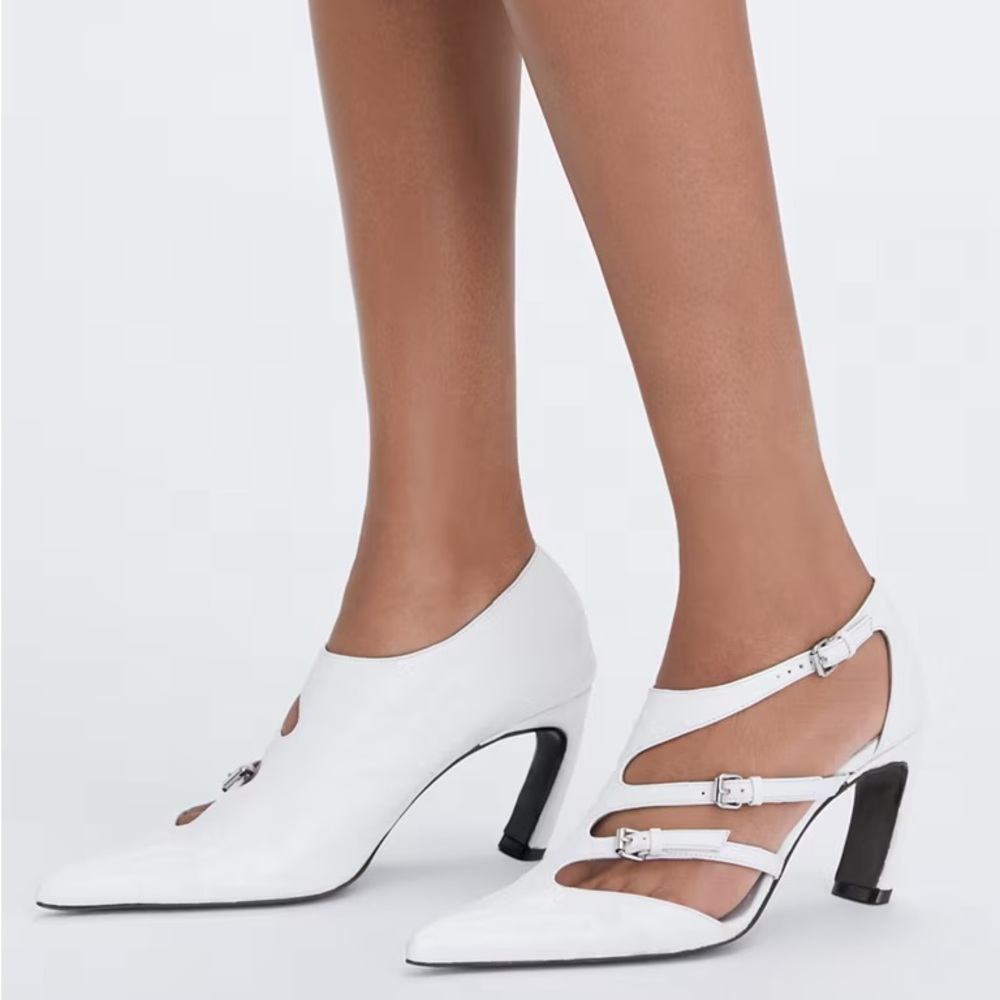 Tory Burch White Ostrich Multi-buckle Pump in “Tinted Blue” Size 6 New with Box